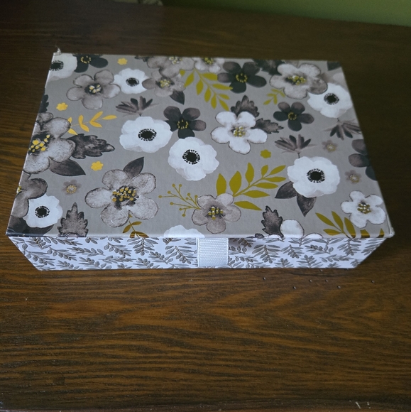 Floral Storage Box - Picture 2 of 9